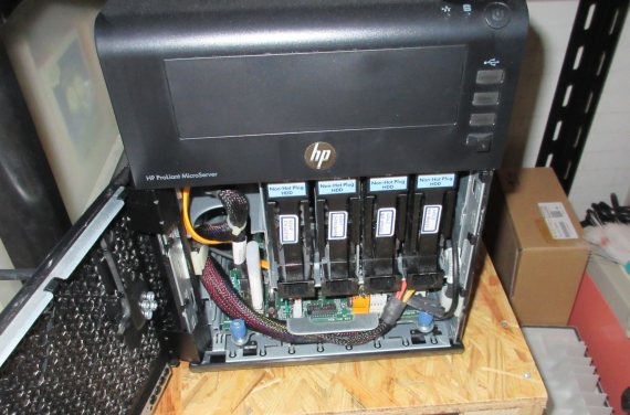 HP Proliant MicroServer N54L メモリ８GB