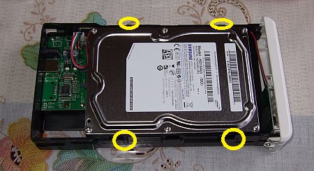SAMSUNG HD154UIをHDDケージにネジで固定 SAMSUNG HD154UIをHDDケージにネジで固定