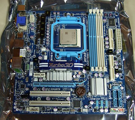 GIGABYTE GA-880GM-UD2H 本体