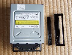 DVDドライブとベゼル