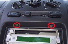 ワゴンR、インパネのネジ外す。