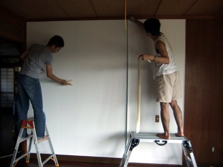 初・クロス貼り２