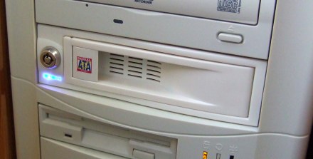 SATAリムーバブルケース１