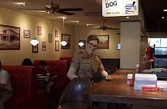 ブルーシール本店・店内