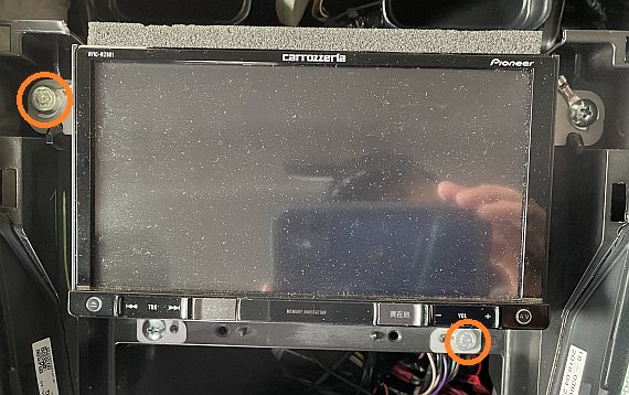 フォレスター(SJG)にJADO T860 - ナビ外し6