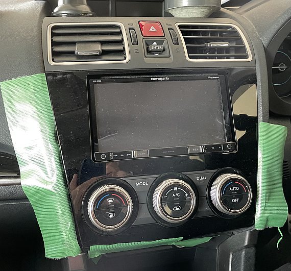 フォレスター(SJG)にJADO T860 - ナビ外し1