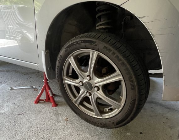 ワゴンR（MH23S）- 前輪外す1