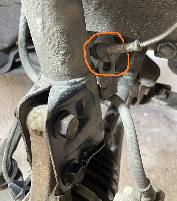 ワゴンR（MH23S）- ストラットを外す2