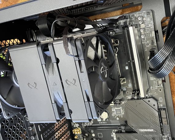 初のAM5 - Ryzen7 7700 - CPUクーラーにファン装着