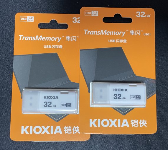 KIOXIA USB3.2 32GBメモリ x2