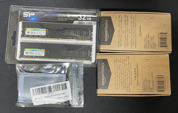 SP DDR4-3200 16GB x2、USB-Cケーブル、他