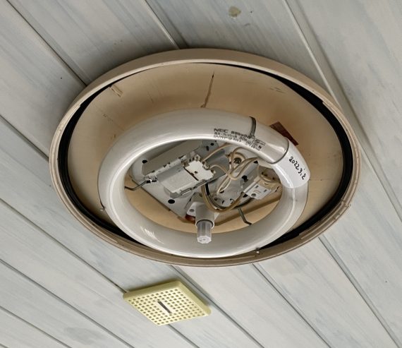 浴室の照、LED灯へ 1